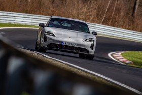 Xe điện Porsche Taycan thiết lập kỷ lục mới trên đường đua Nürburgring