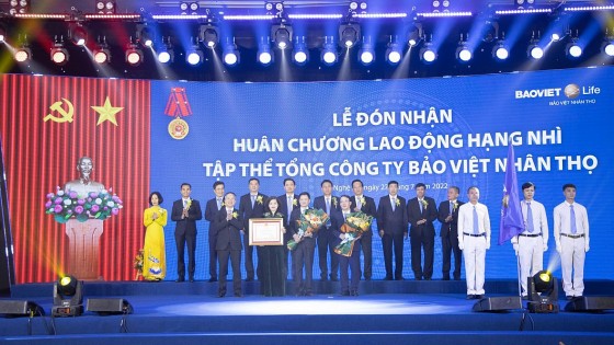 Bảo Việt Nhân thọ nhận Huân chương Lao động hạng nhì