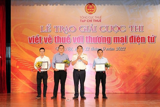 Tạp chí Thuế trao giải cuộc thi viết về thuế với thương mại điện tử