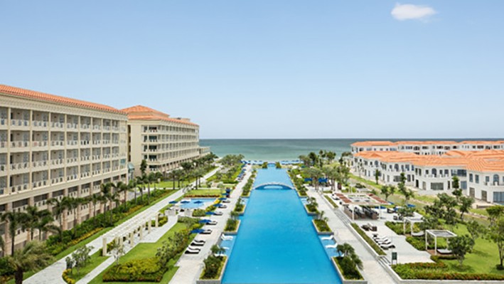 Tổ hợp khách sạn Sheraton Grand Đà Nẵng Resort, khu nghỉ dưỡng đầu tiên đạt chuẩn Sheraton Grand tại Đông Nam Á nhận giải thưởng “Tổ hợp Khách sạn của năm”