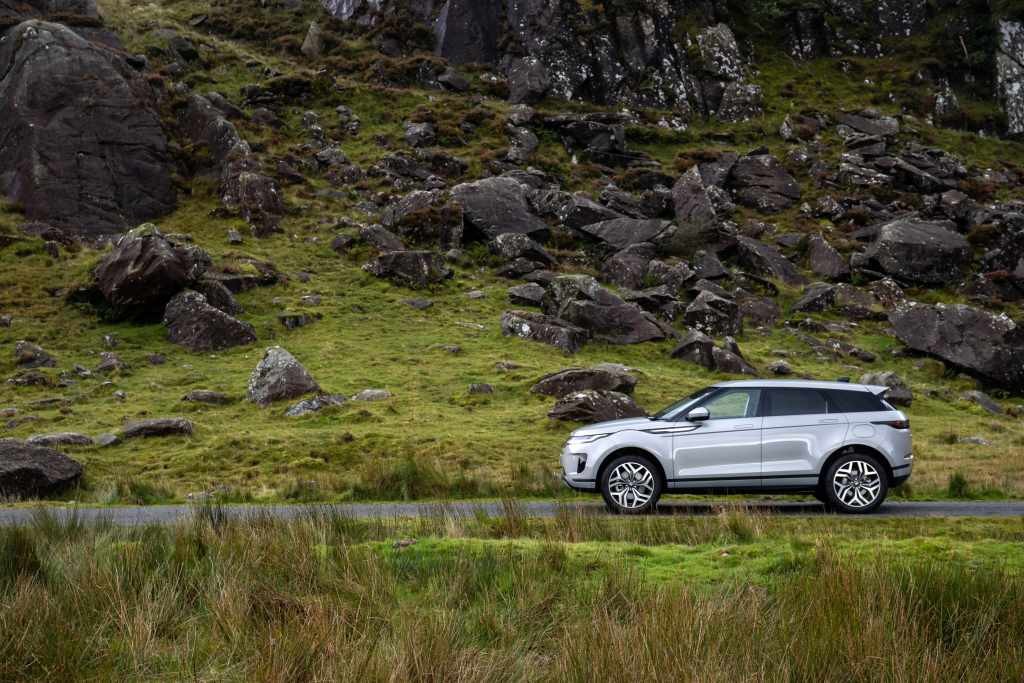 Land Rover Việt Nam sẵn sàng giao ngay Range Rover Evoque và Velar