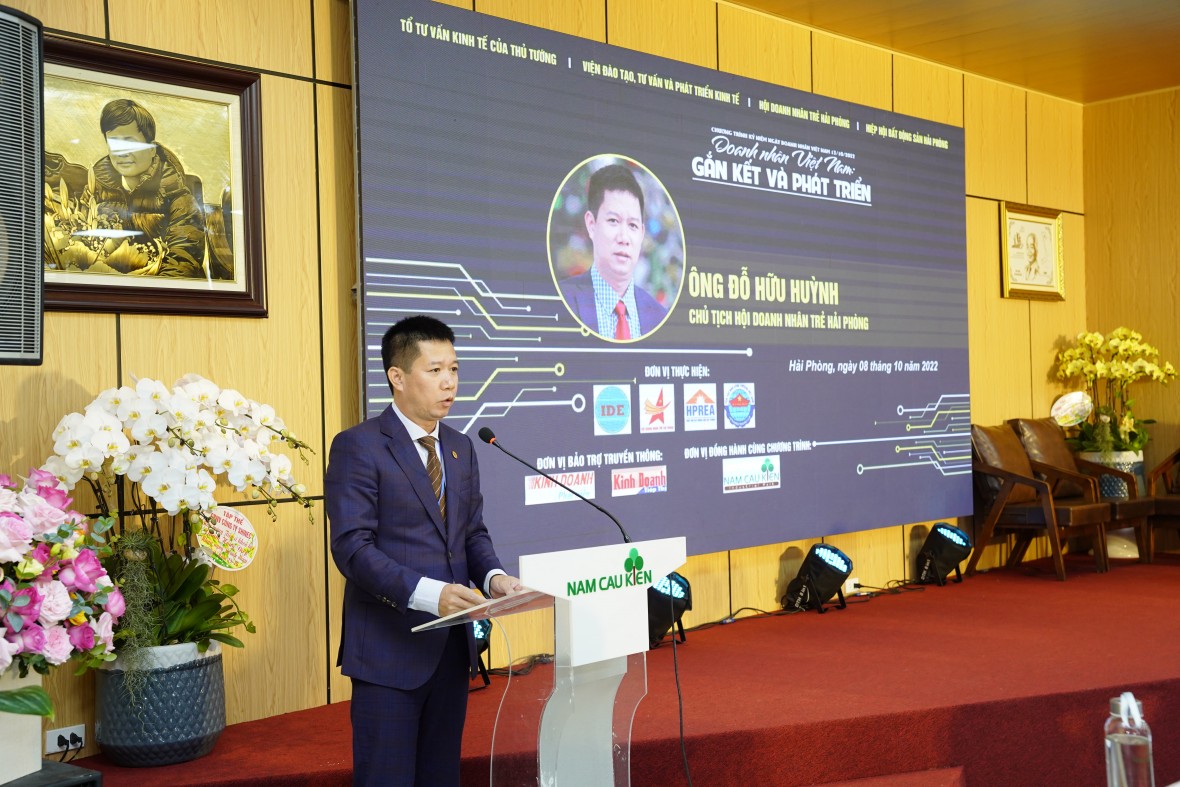 Ông Đỗ Hữu Huỳnh - Chủ tịch Hội Doanh nhân trẻ thành phố Hải Phòng phát biểu chào mừng.