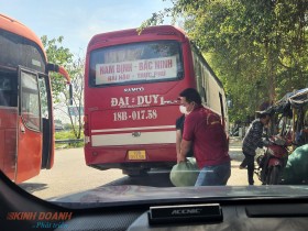 Tận thấy ô tô kinh doanh vận tải “đại náo” KCN Ninh Hiệp – Hà Nội