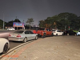 Hà Nội: Lòng đường Lý Thánh Tông bị chiếm dụng làm bãi đỗ xe
