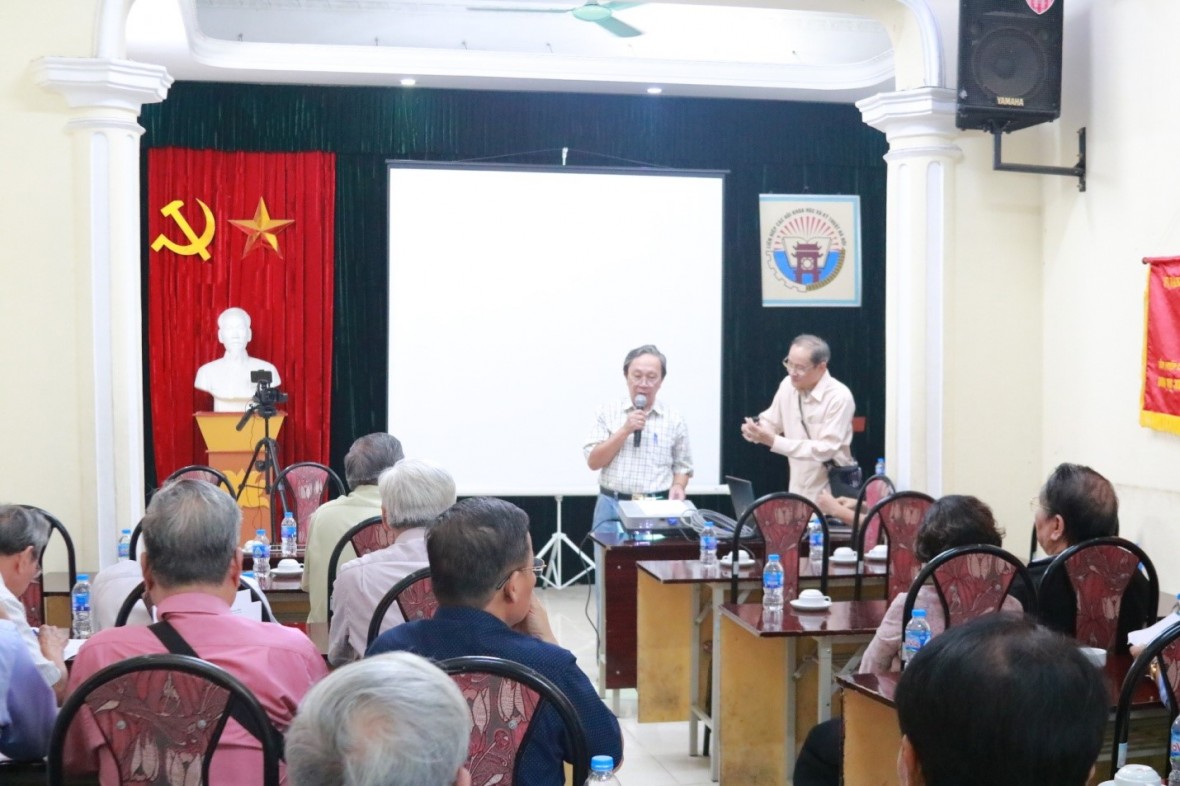 Chủ tịch Hội Cơ học Hà Nội ông Khổng Doãn Điền phát biểu tại hội thảo.