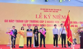 Trường THPT Thái Hòa đón nhận Huân chương Lao động hạng Ba