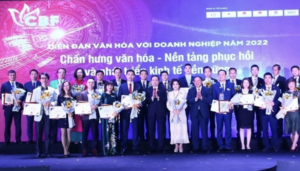 Tôn vinh 24 doanh nghiệp đạt chuẩn Văn hoá kinh doanh Việt Nam năm 2022