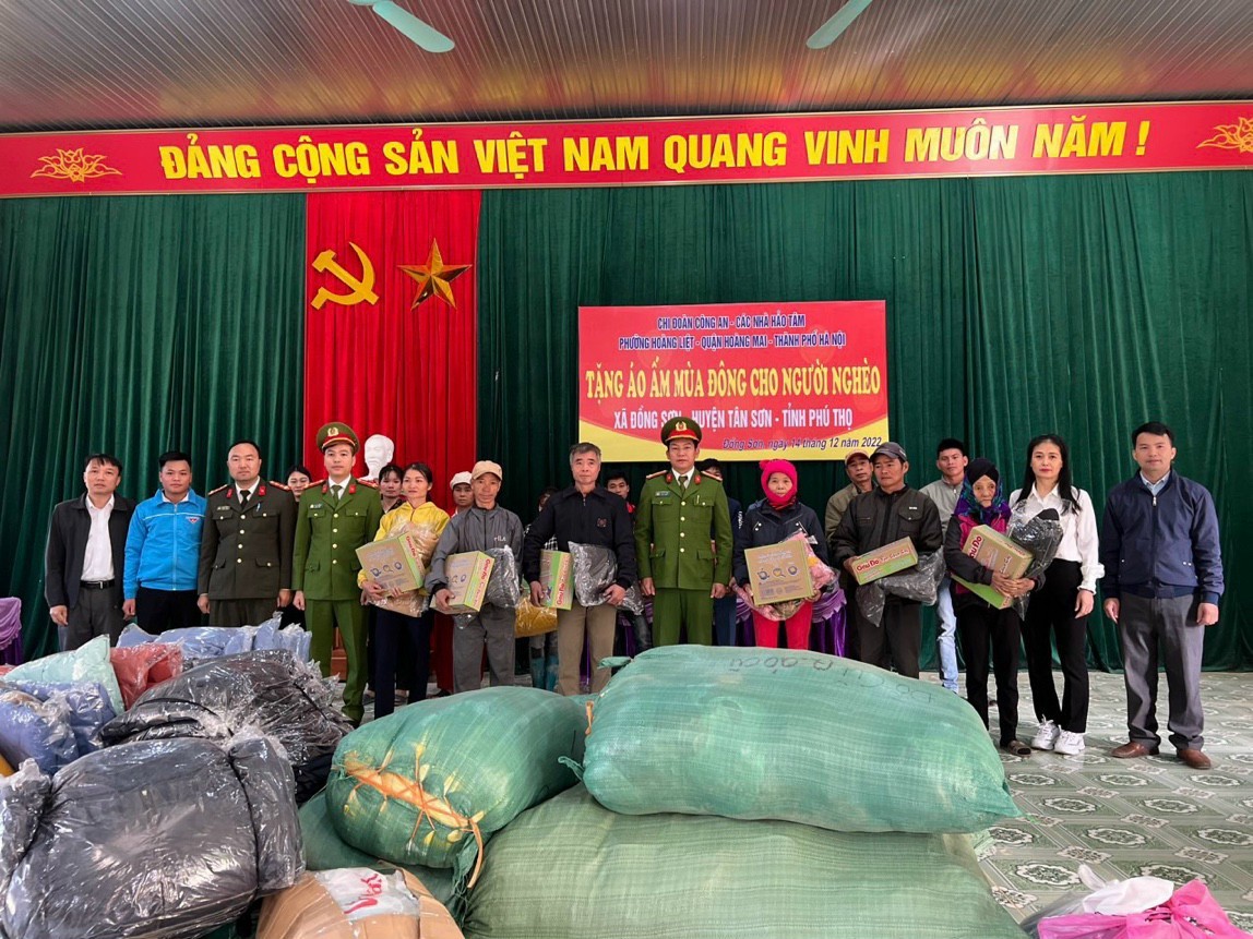 CAP Hoàng Liệt phối hợp trao quà “Xuân ấm áp - Tết yêu thương” tại huyện Tân Sơn, Phú Thọ