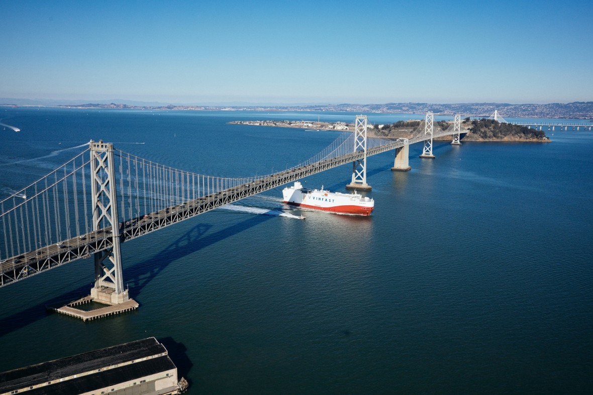 Lô ô tô điện Việt Nam đến cảng California và nhận giấy phép bán hàng tại Mỹ