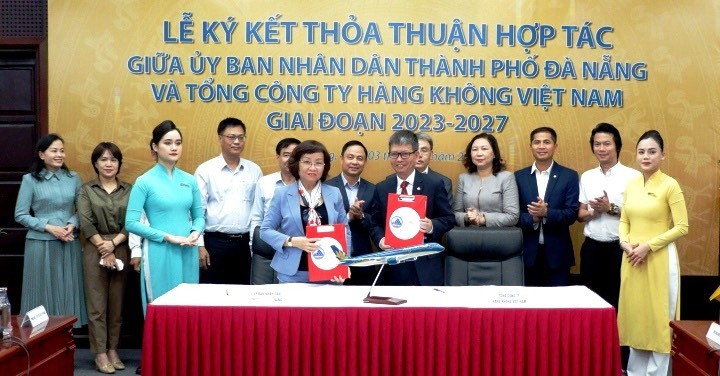 Đà Nẵng và Vietnam Airlines ký kết hợp tác phát triển giai đoạn 2023 – 2027