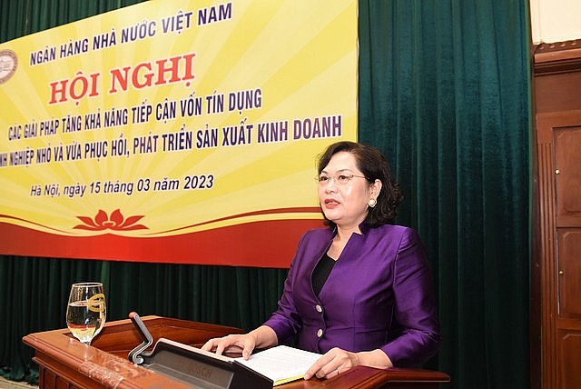 Thống đốc NHNN Nguyễn Thị Hồng chia sẻ với những khó khăn của DNNVV - Ảnh: VGP/HT