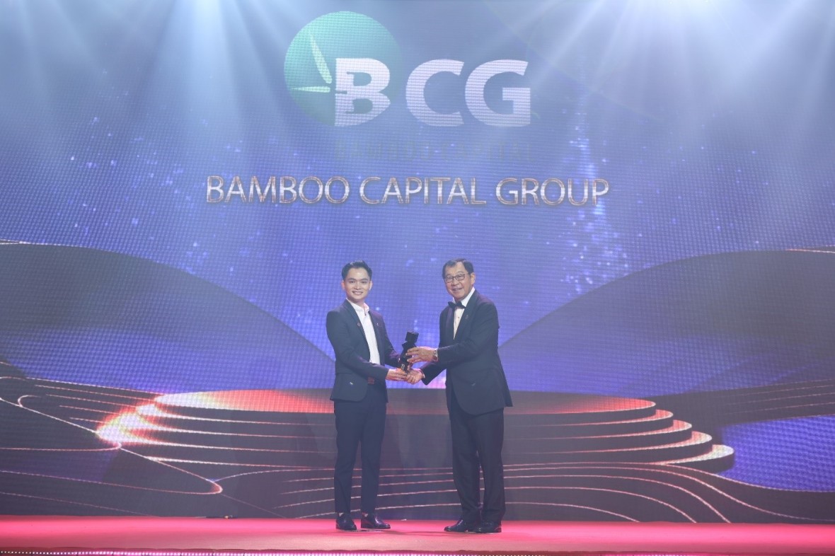 Ông Lê Thanh Tùng – Trợ lý Chiến lược Chủ tịch HĐQT Tập đoàn Bamboo Capital nhận giải Doanh nghiệp xuất sắc 2022