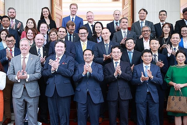 Thủ tướng chụp ảnh lưu niệm với đoàn doanh nghiệp của Hội đồng Kinh doanh Hoa Kỳ-ASEAN - Ảnh: VGP/Nhật Bắc
