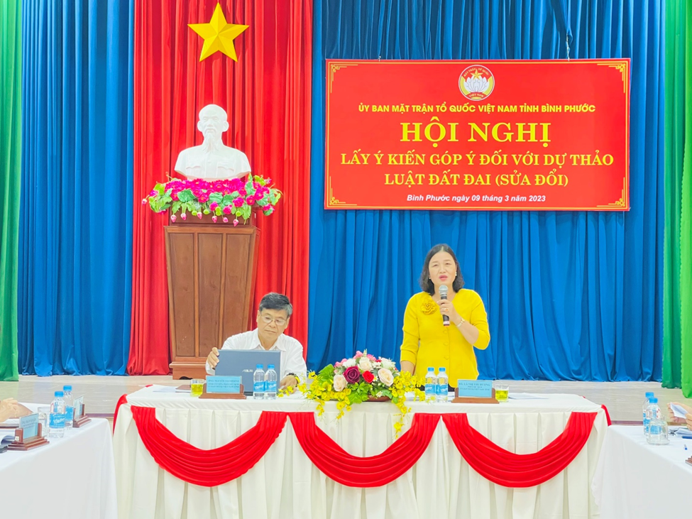 Các Phó Chủ tịch UBMTTQVN tỉnh Nguyễn Thanh Bình, Lã Thị Thu Hương chủ trì hội nghị 