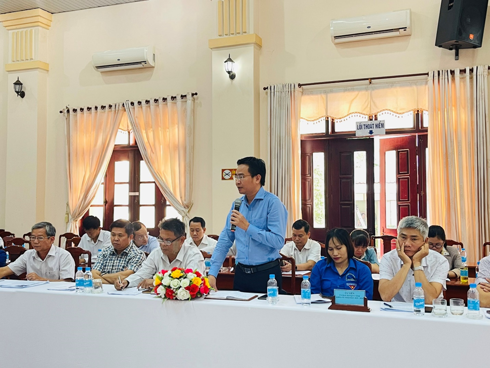 Các đại biểu tham gia đóng góp ý kiến tại hội nghị do Mặt trận Tổ quốc Việt Nam tỉnh tổ chức