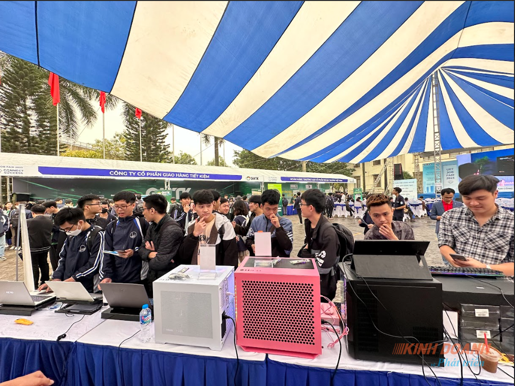 Phan Thành Computer đồng hành cùng Ngày hội việc làm Đại học Công nghệ - Đại học Quốc gia Hà Nội