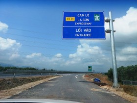 Tiềm ẩn nguy cơ gây mất an toàn giao thông trên cao tốc Cam Lộ - La Sơn