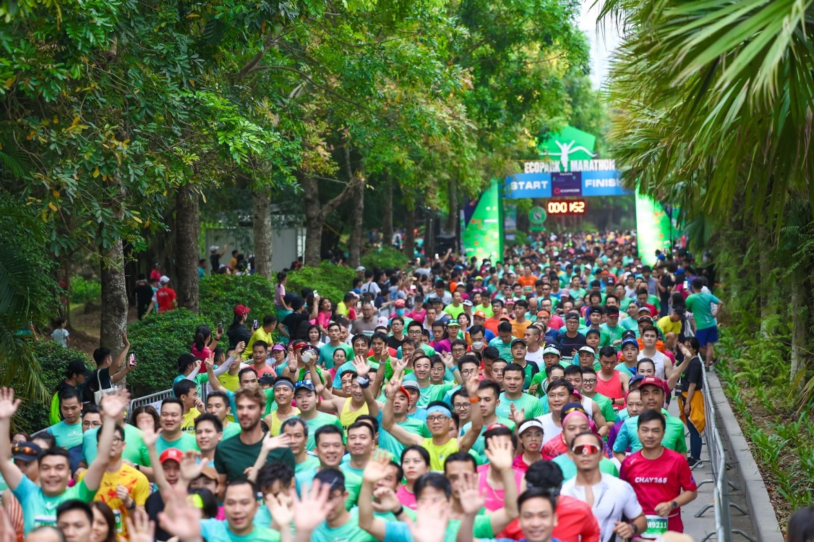 Nguyễn Văn Lai, Phạm Thị Huệ vô địch Ecopark Marathon 2023