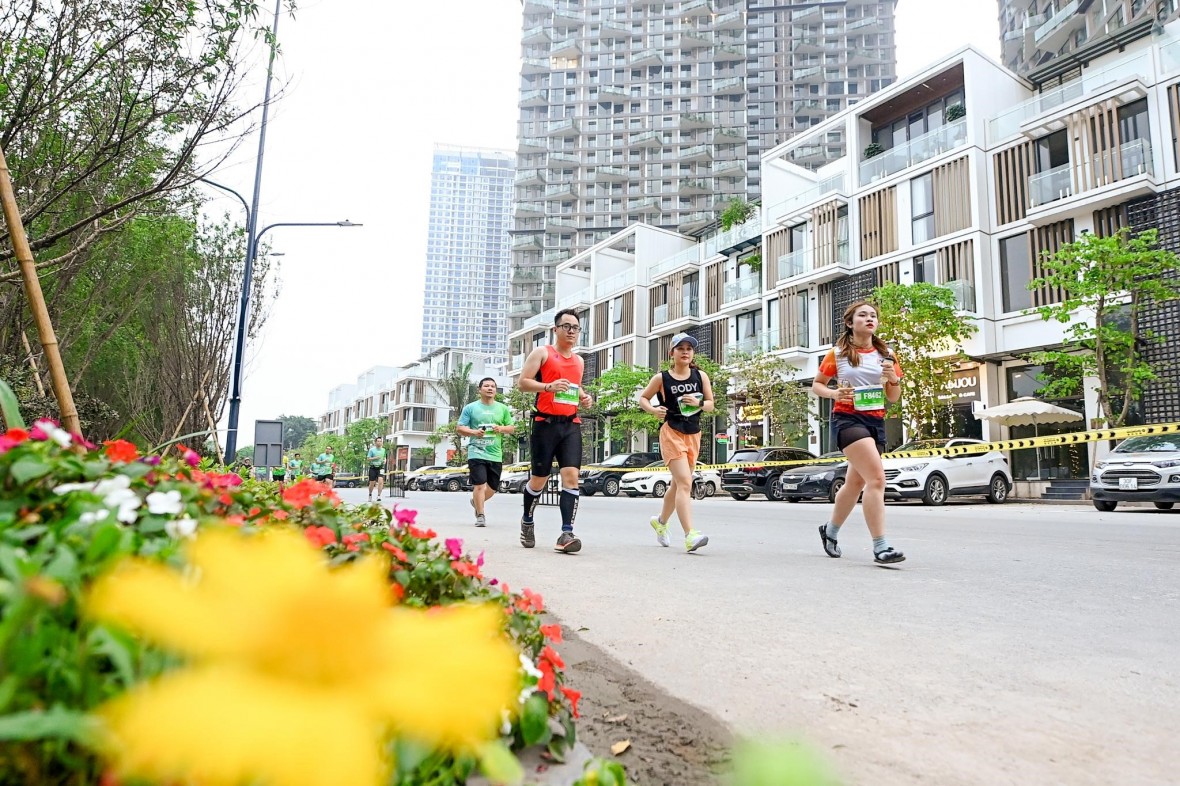 Những khoảnh khắc khó quên trên đường đua Ecopark Marathon 2023