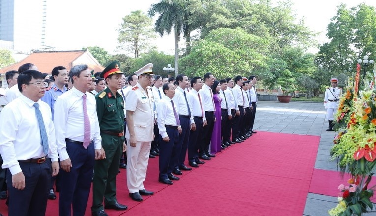 Đoàn Đại biểu tỉnh Thanh Hóa dâng hương tưởng nhớ Chủ tịch Hồ Chí Minh