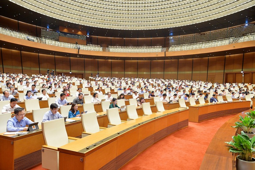 Các đại biểu Quốc hội tham dự phiên họp toàn thể chiều 25/5 tại hội trường Diên Hồng, Nhà Quốc hội. Ảnh: Quochoi.vn