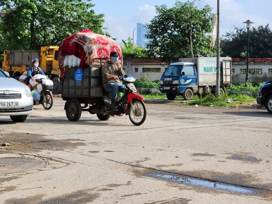 Hà Nội: Xe tự chế, ba bánh gắn lô gô “Đá viên sạch HN” gây mất ATGT