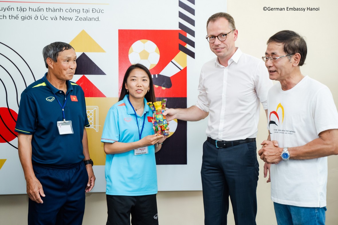 Đại sứ quán Đức giao lưu, gặp gỡ với Đội tuyển Bóng đá Nữ Việt Nam