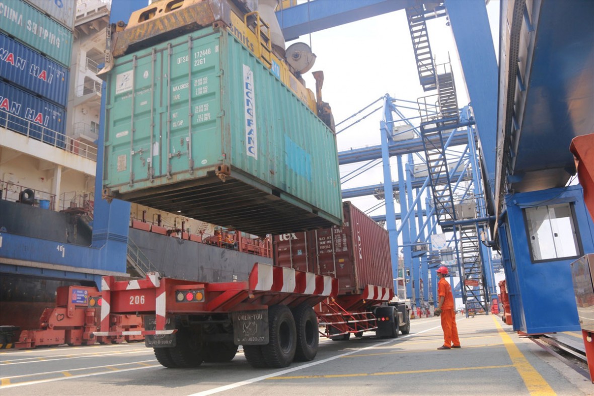 Xuất nhập khẩu 5 tháng đầu năm giảm 15,3%