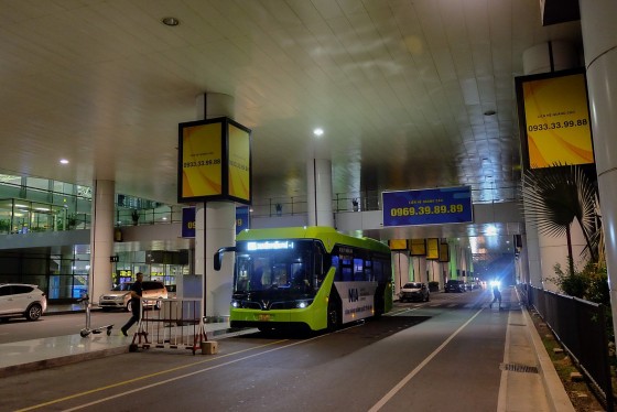 Sân bay Nội Bài dùng xe buýt điện liên kết hai nhà ga T1 và T2