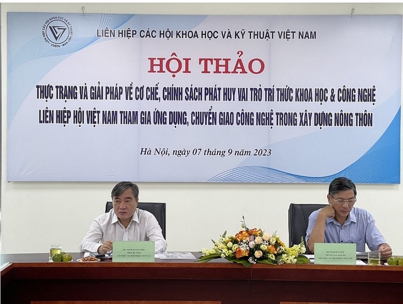 Phó Chủ tịch LHHVN – Phạm Quang Thao; Trưởng ban Ban Tổ chức và Chính sách Hội, LHHVN - Phạm Hữu Duệ đồng chủ trì hội thảo