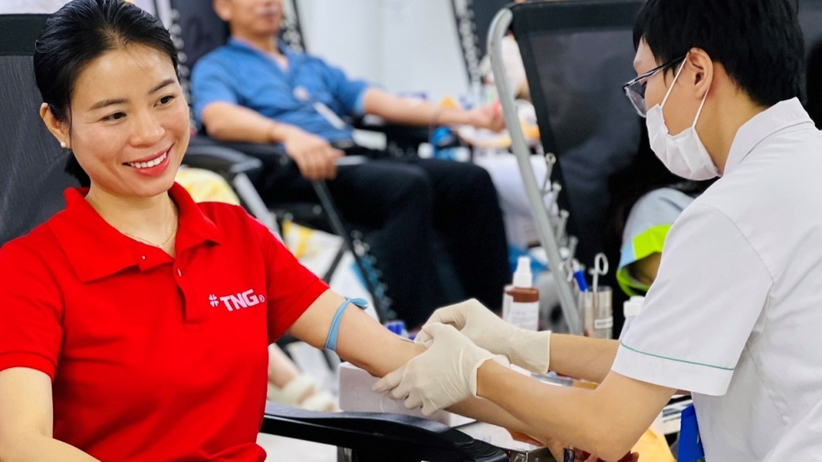 Cán bộ, nhân viên TNG mang “giọt thương” gửi vào ngân hàng máu