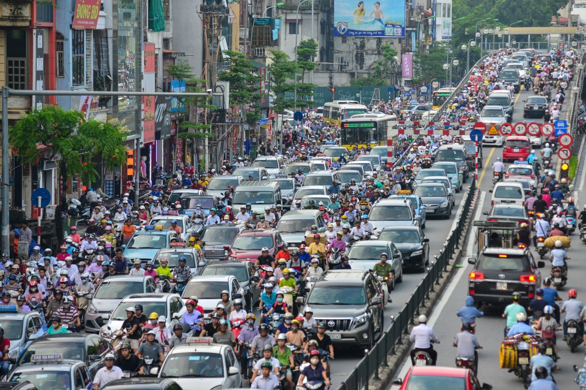 Chính phủ đốc thúc các thành phố lớn hạn chế xe cá nhân