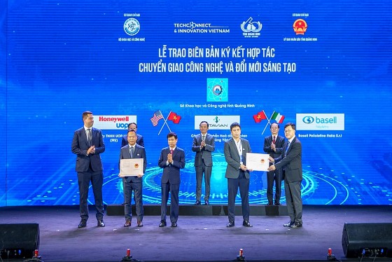 Dự án Nhà máy hoá dầu Stavian Quảng Yên nhận giấy chứng nhận đăng ký chuyển giao công nghệ