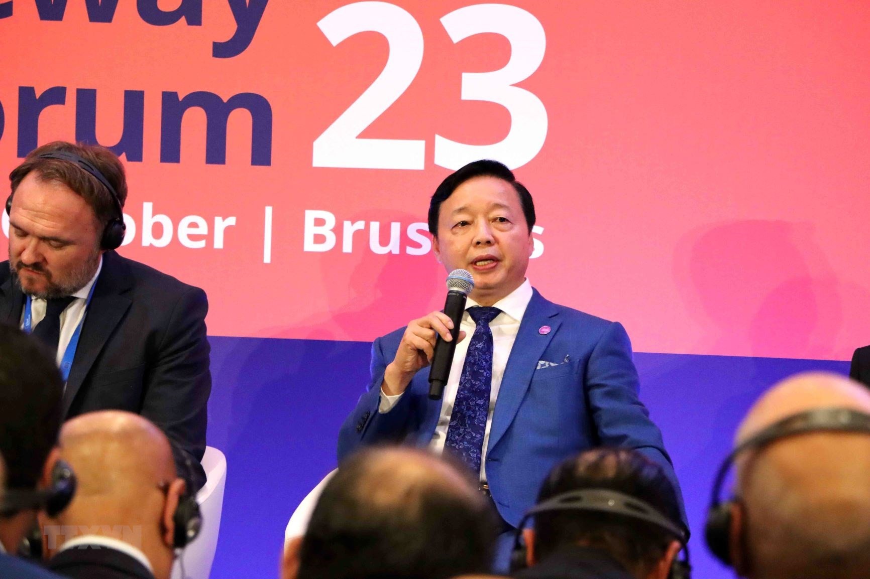Phó Thủ tướng Trần Hồng Hà phát biểu tại phiên đối thoại cấp cao về Chuyển đổi Năng lượng Xanh và Hydrogen Xanh. (Ảnh: Hương Giang/TTXVN)