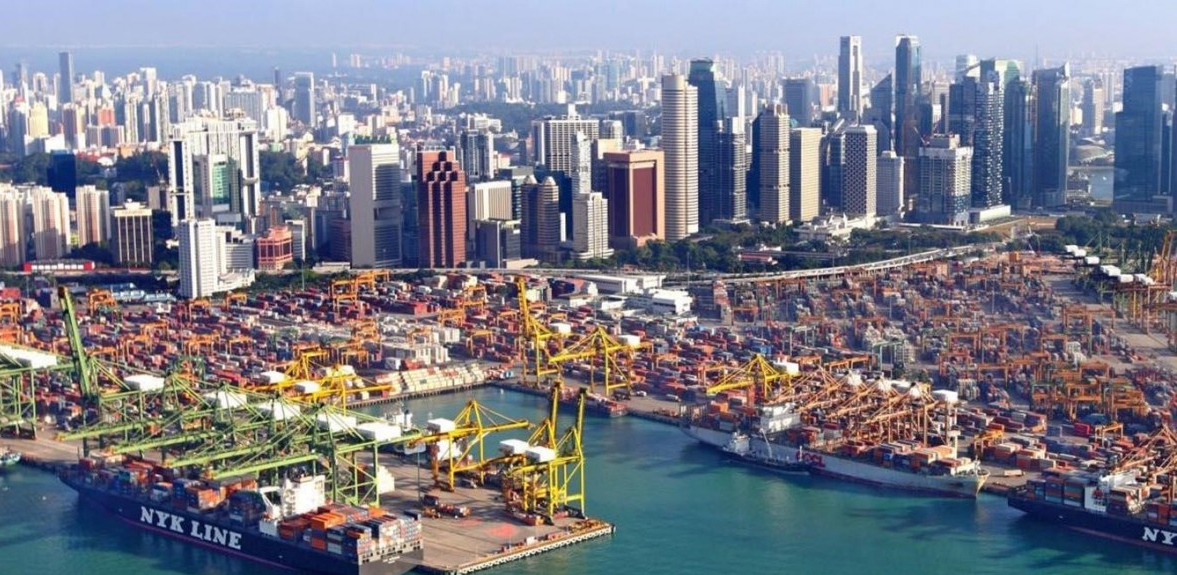 Từ cảng biển Singapore phát triển đồng bộ, được coi là một trong bốn “con hổ” kinh tế của châu Á