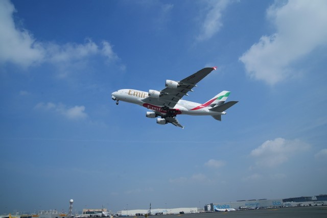 Emirates là hãng hàng không đầu tiên trên thế giới thực hiện chuyến bay A380 sử dụng 100% nhiên liệu hàng không bền vững không pha trộn