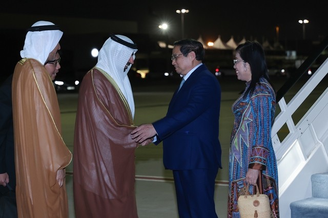 Thủ tướng Phạm Minh Chính đến UAE, bắt đầu tham dự COP28