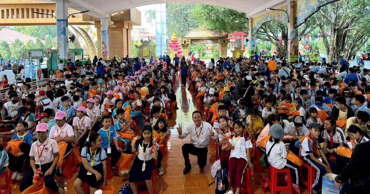 “Trao xuân yêu thương” cho 3.000 trẻ em khó khăn ở TP.HCM