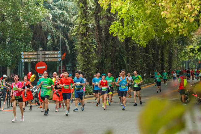 Thiên nhiên xanh hút mắt ở giải chạy Ecopark Marathon 2023  ảnh 7