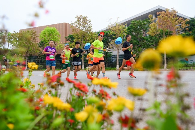 Thiên nhiên xanh hút mắt ở giải chạy Ecopark Marathon 2023  ảnh 3