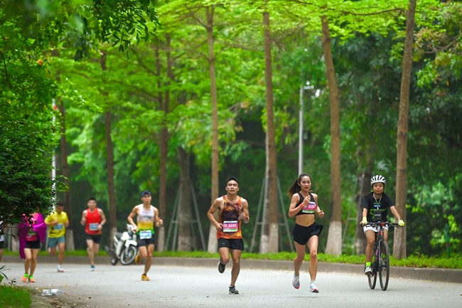 Thiên nhiên xanh hút mắt ở giải chạy Ecopark Marathon 2023  ảnh 11