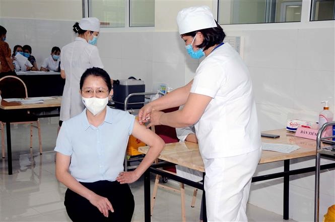 Điều chuyển 10.000 liều vaccine phòng COVID-19 cho Bắc Giang