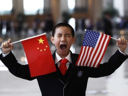 “Đổ thêm dầu vào lửa”, Mỹ áp thuế 10% hàng loạt hàng hóa của Trung Quốc