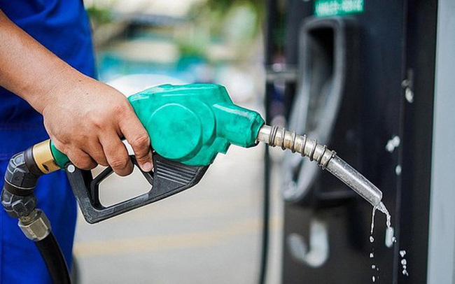 Bộ Tài chính đề xuất giảm 50% thuế tiêu thụ đặc biệt đối với xăng và 50% thuế GTGT với xăng, dầu