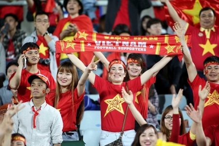 Cổ động viên Việt Nam sang Indonesia “tiếp lửa” cho đội tuyển bóng đá nam
