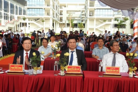 Phó Thủ tướng Trịnh Đình Dũng dự lễ khai giảng năm học mới tại Vĩnh Phúc