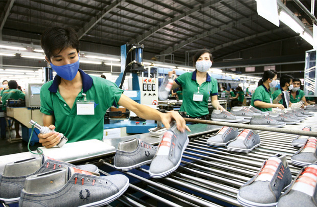 Xuất khẩu da giày có chuyển biến tích cực, dệt may tiếp tục gặp khó