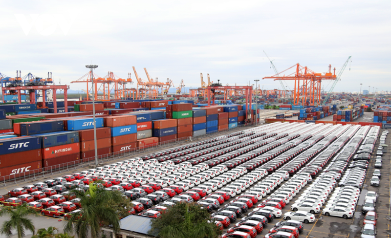 Hơn 15.000 xe ô tô nhập khẩu về Việt Nam trong tháng 11