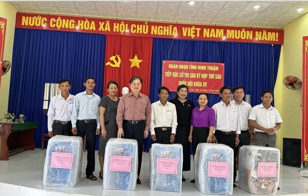 Chủ tịch VUSTA Phan Xuân Dũng tiếp xúc cử tri tại tỉnh Ninh Thuận